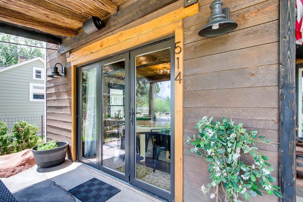 Goosetown Station, Golden