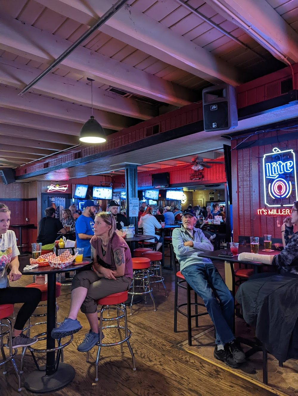 Misfits Sports Bar And Grill, Lakewood