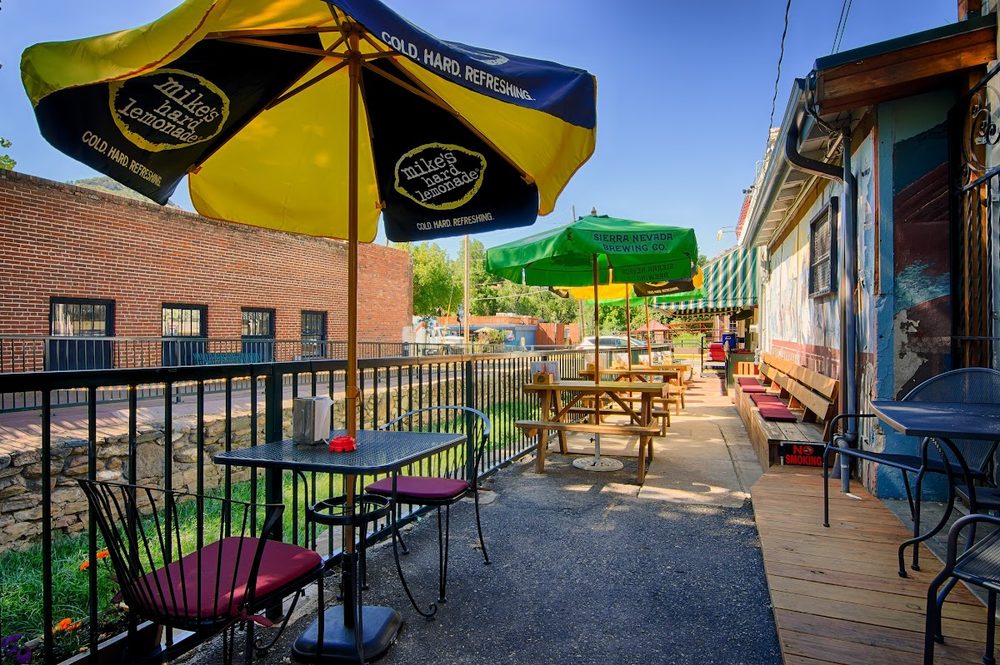 Morrison Holiday Bar, Morrison