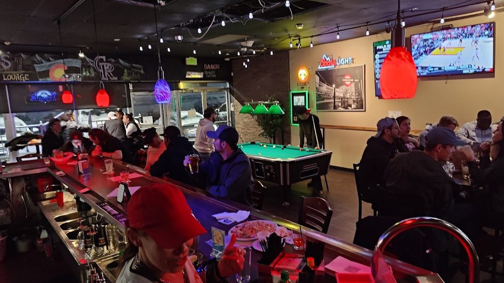 EJ Hideaway Lounge, Aurora