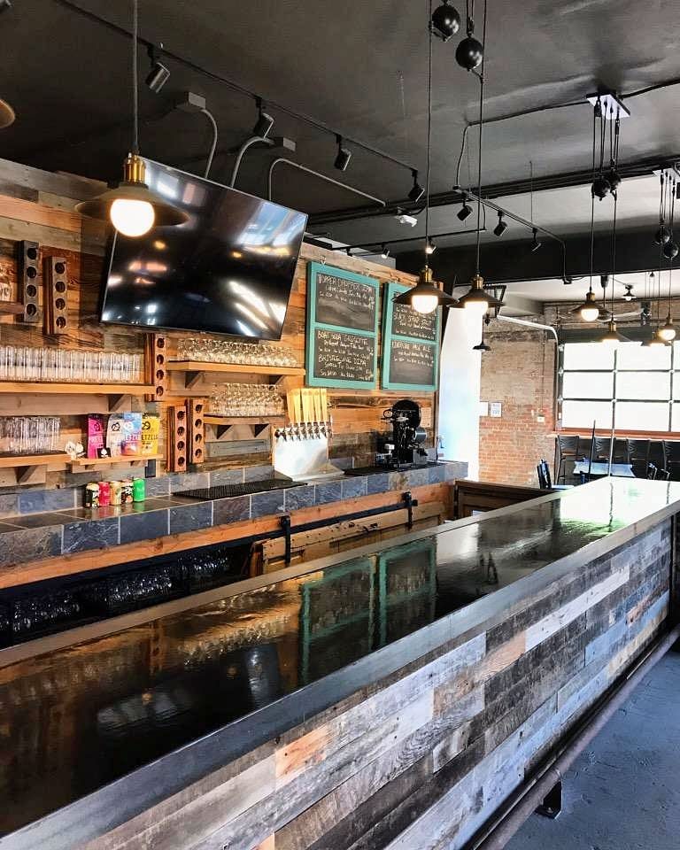 Tres Litros Beer Company, Salida